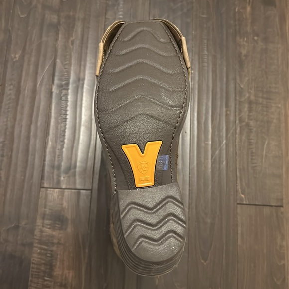 Ariat Heritage Roughstock Western Boot - Gently Worn - Like New - Picture 3 of 8